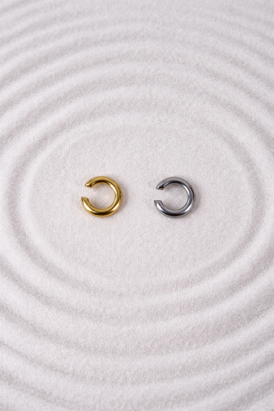 Tiny Hug Ear Cuff