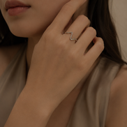 Vivid Curve Ring