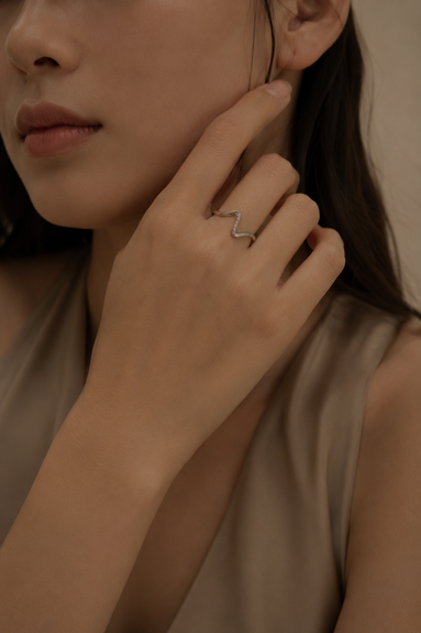Vivid Curve Ring