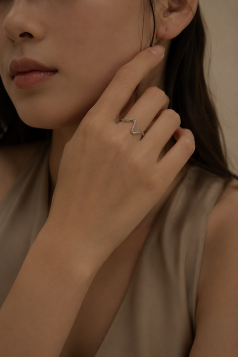 Vivid Curve Ring