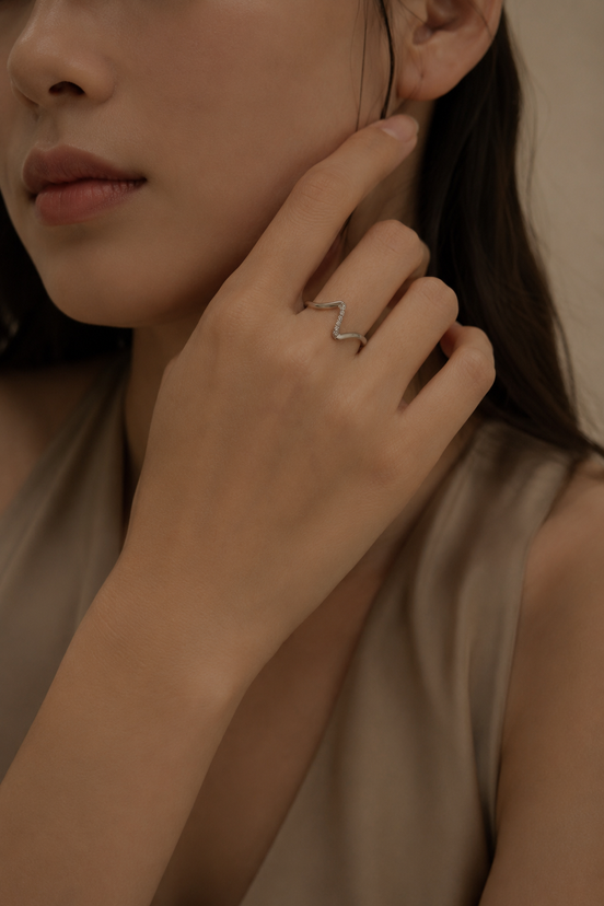 Vivid Curve Ring