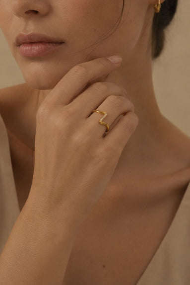 Vivid Curve Ring