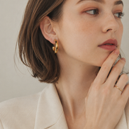 Heavy Glow Curve Earring