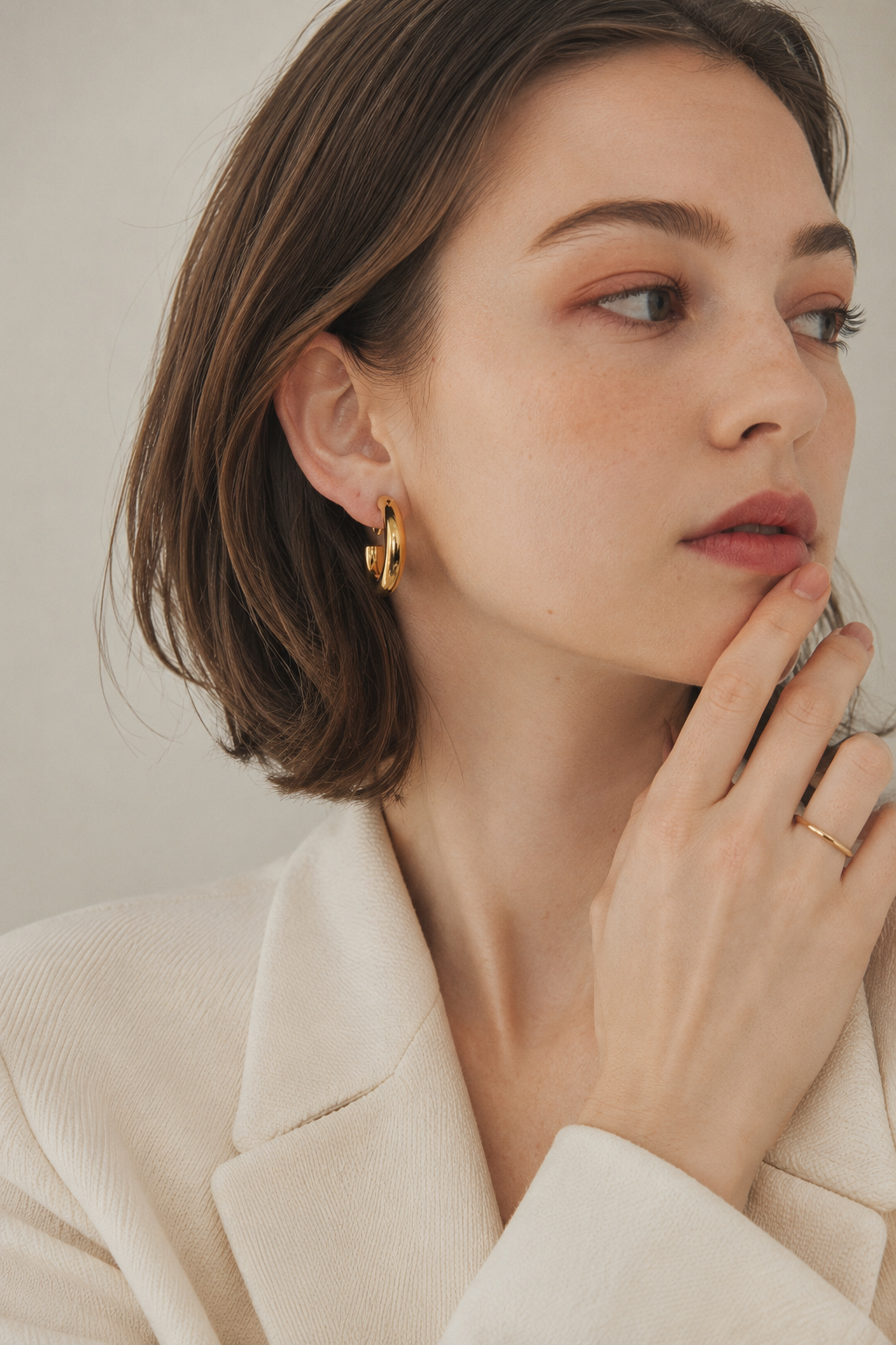 Heavy Glow Curve Earring