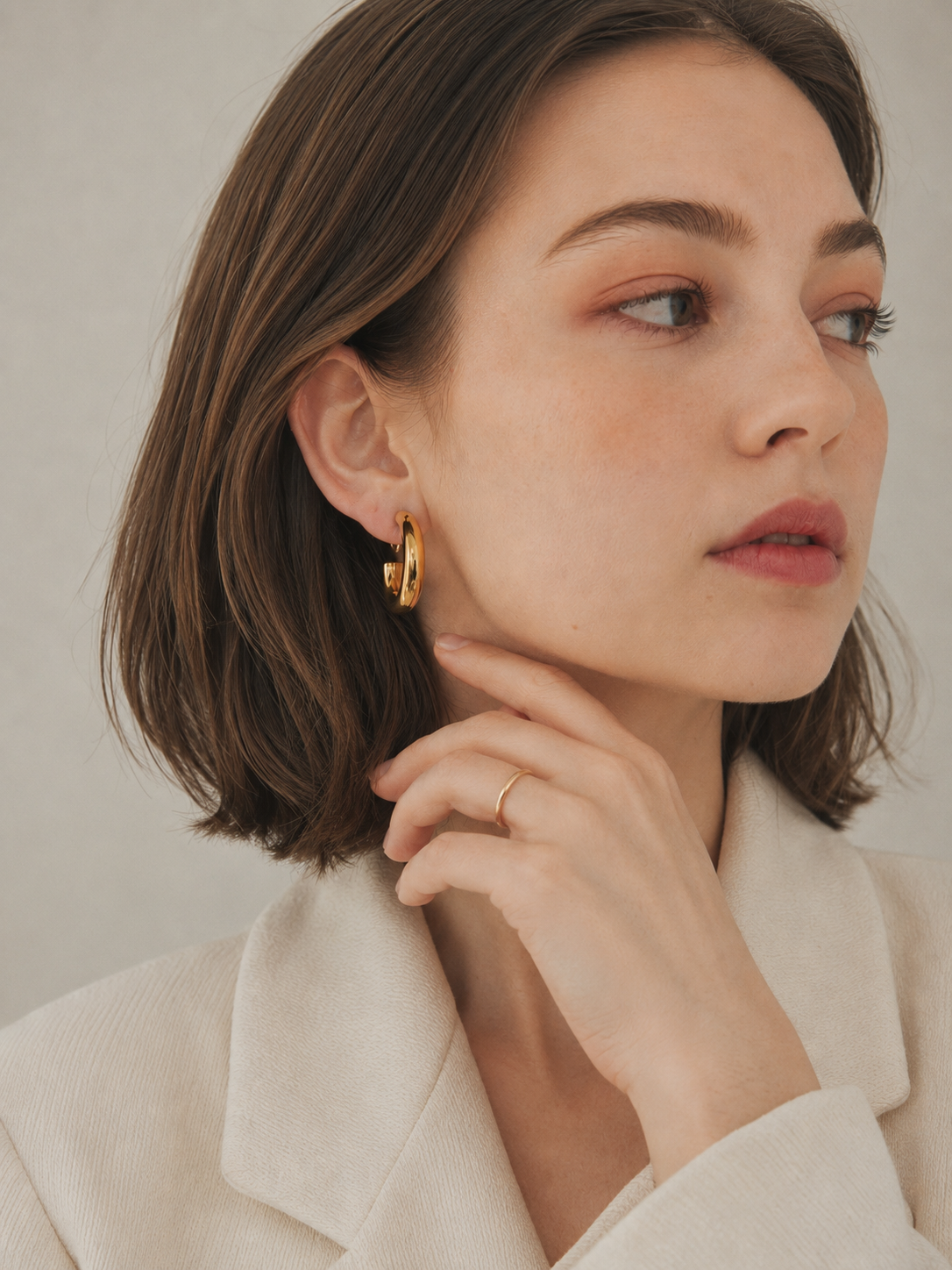 Heavy Glow Curve Earring