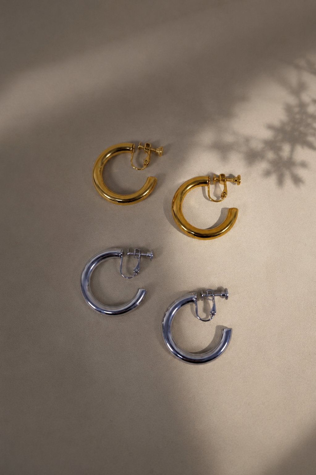 Heavy Glow Curve Earring