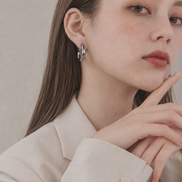 Heavy Glow Curve Earring