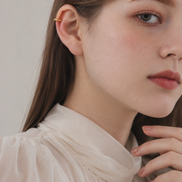 Tiny Hug Ear Cuff