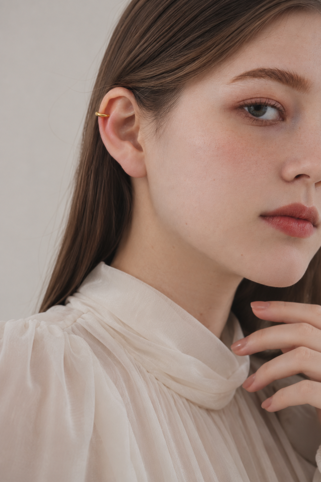 Tiny Hug Ear Cuff
