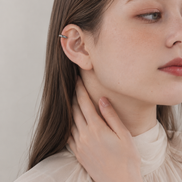Tiny Hug Ear Cuff
