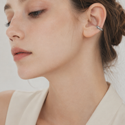 Tiny Hug Ear Cuff