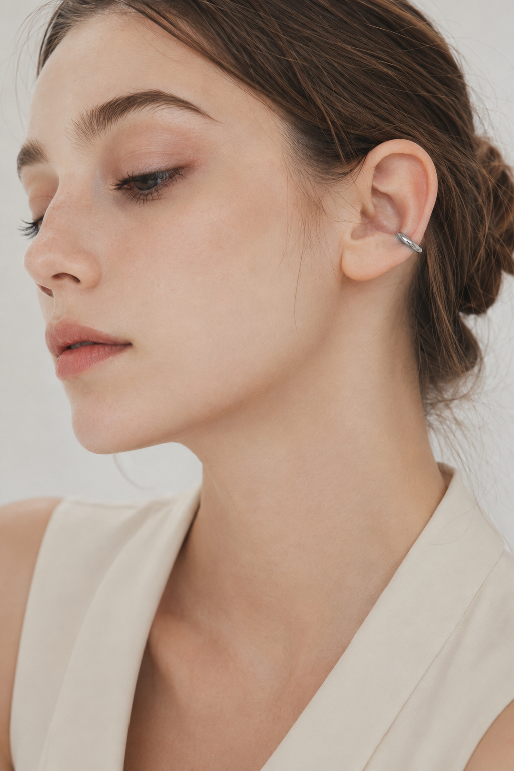 Tiny Hug Ear Cuff