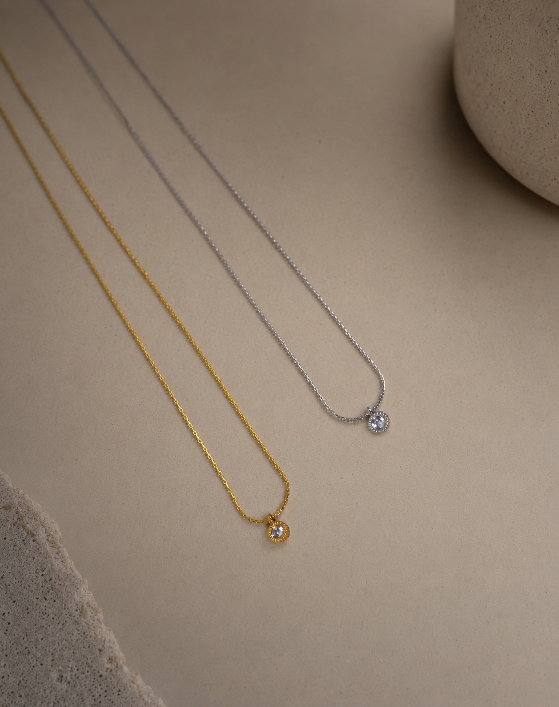 Éclat Tiny Pendant Necklace