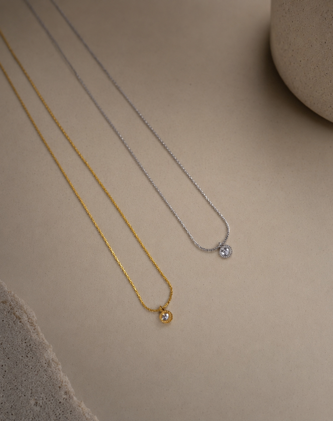 Éclat Tiny Pendant Necklace