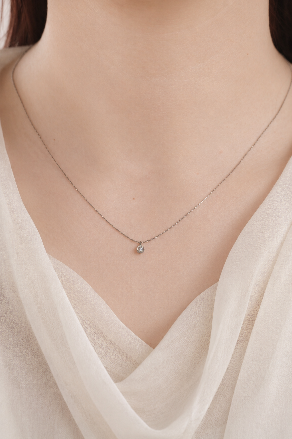 Éclat Tiny Pendant Necklace