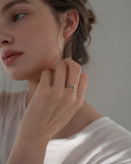 Vivid Curve Ring