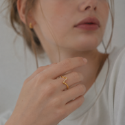 Vivid Curve Ring