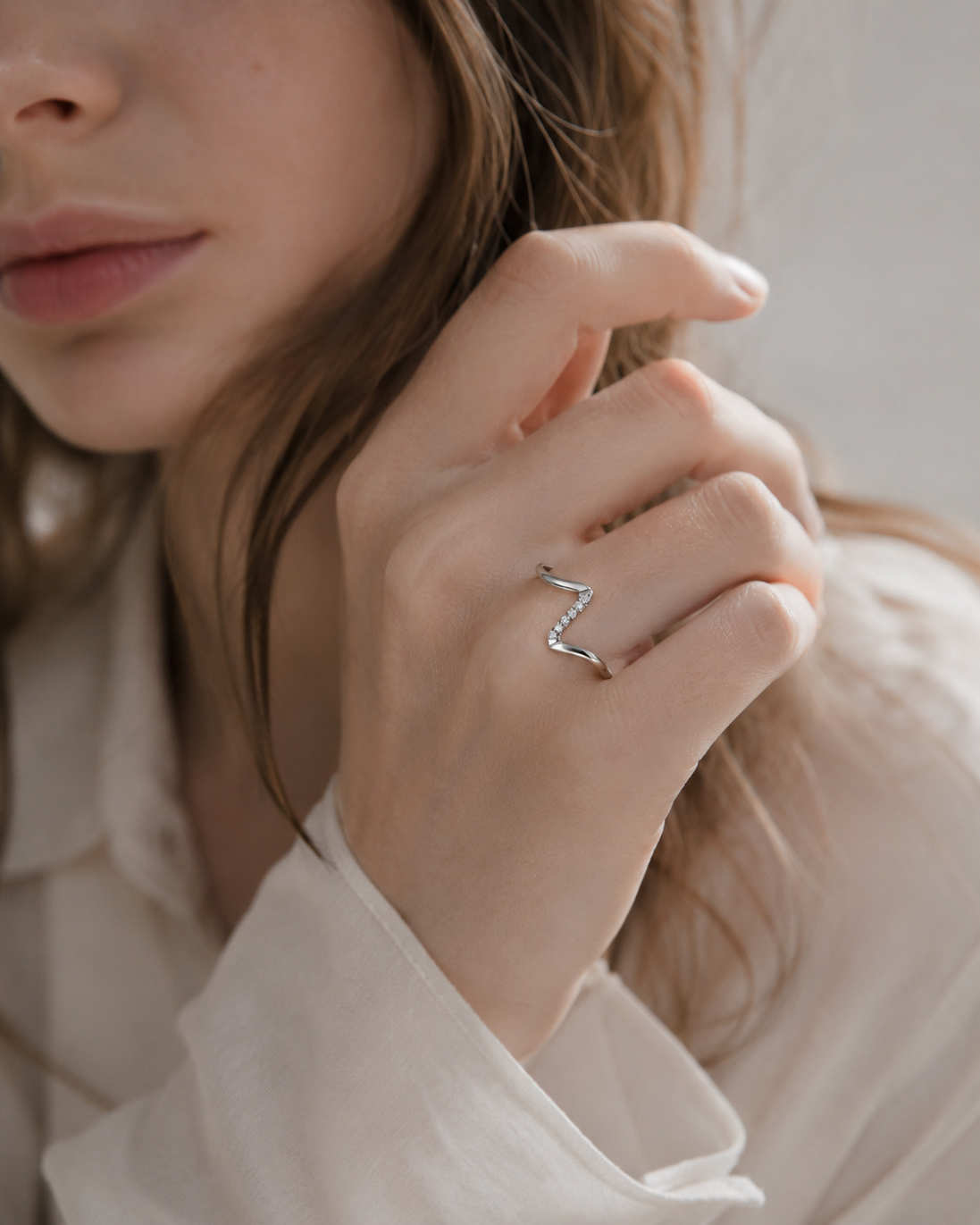 Vivid Curve Ring