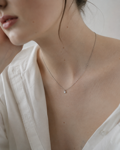 Éclat Tiny Pendant Necklace