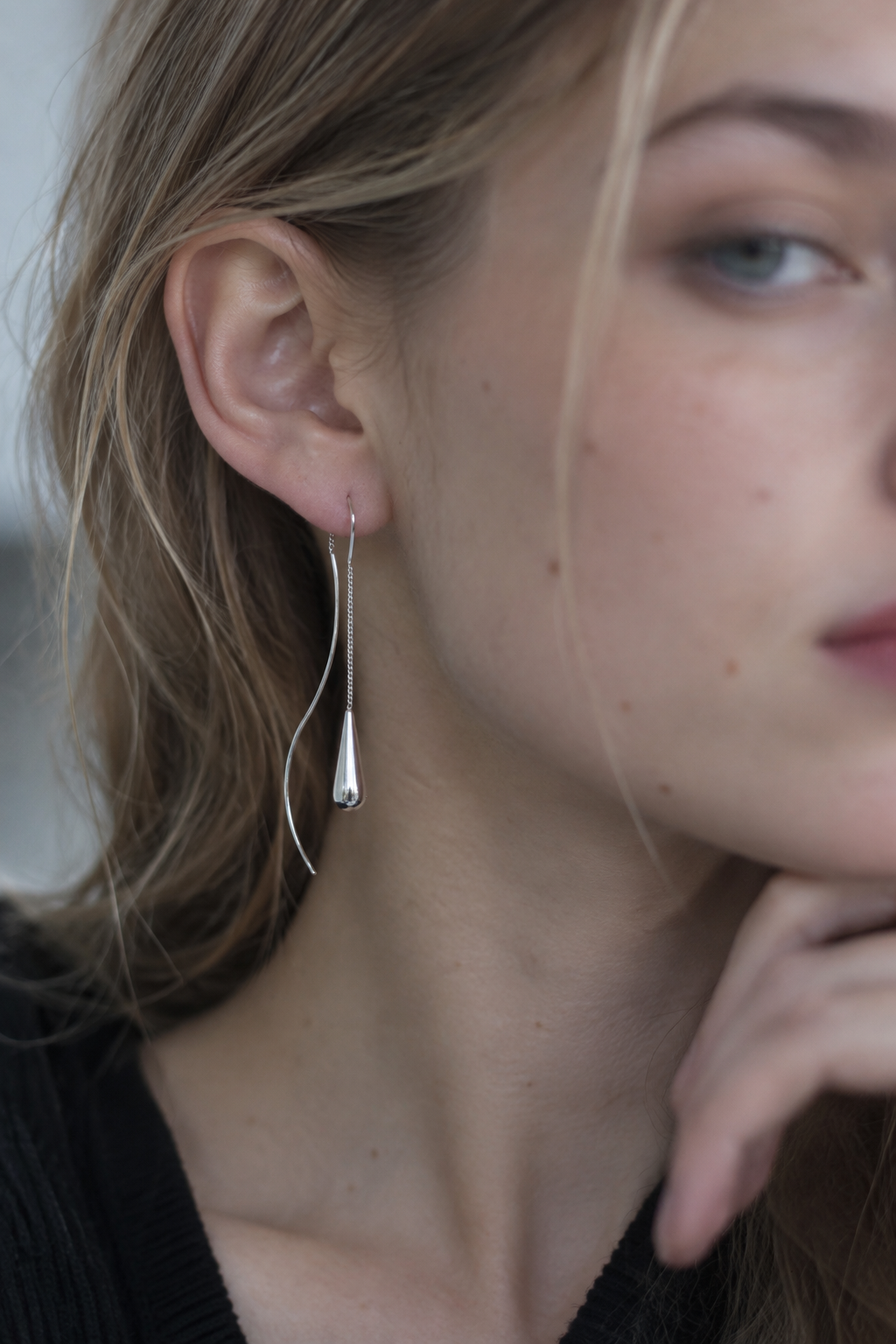 Linear Drip Charm Pierce