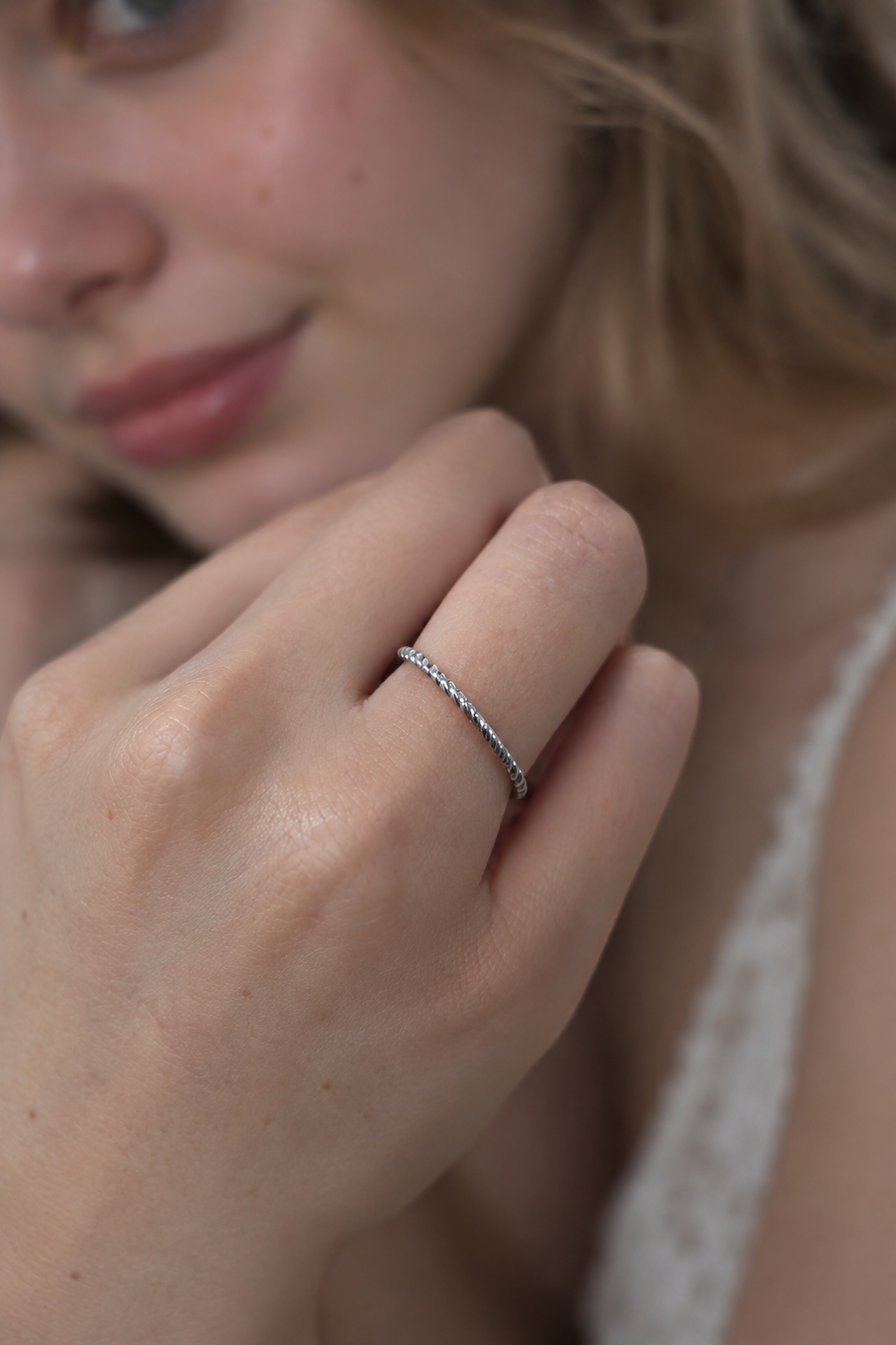 Fil Roug Twist Ring