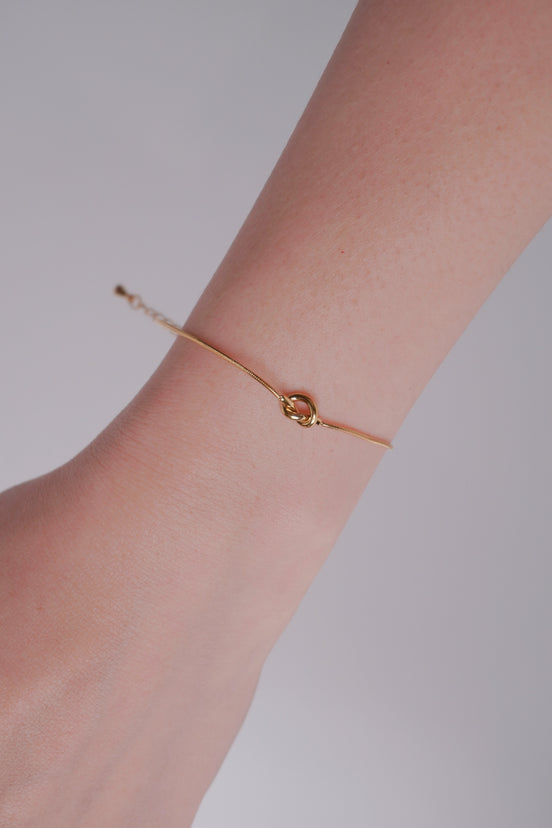 Knot Symbol Bracelet