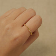 Fil Roug Twist Ring