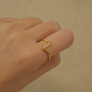 Vivid Curve Ring