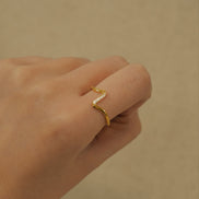 Vivid Curve Ring