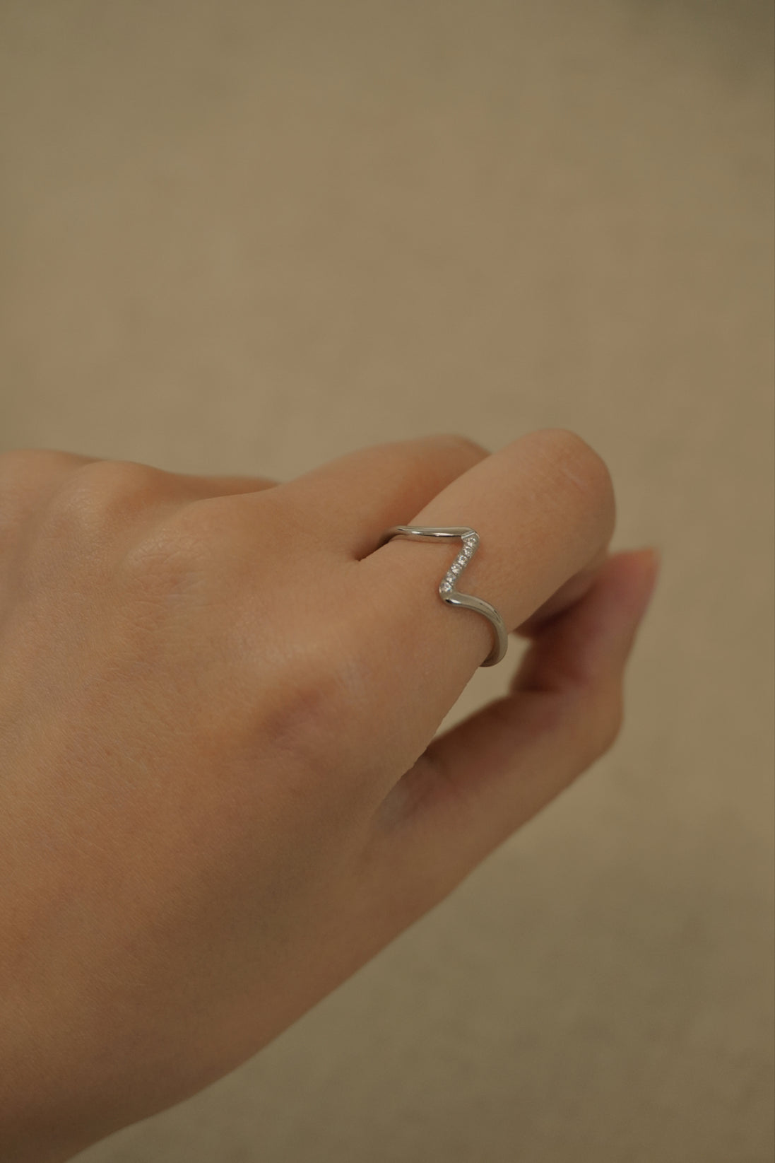 Vivid Curve Ring
