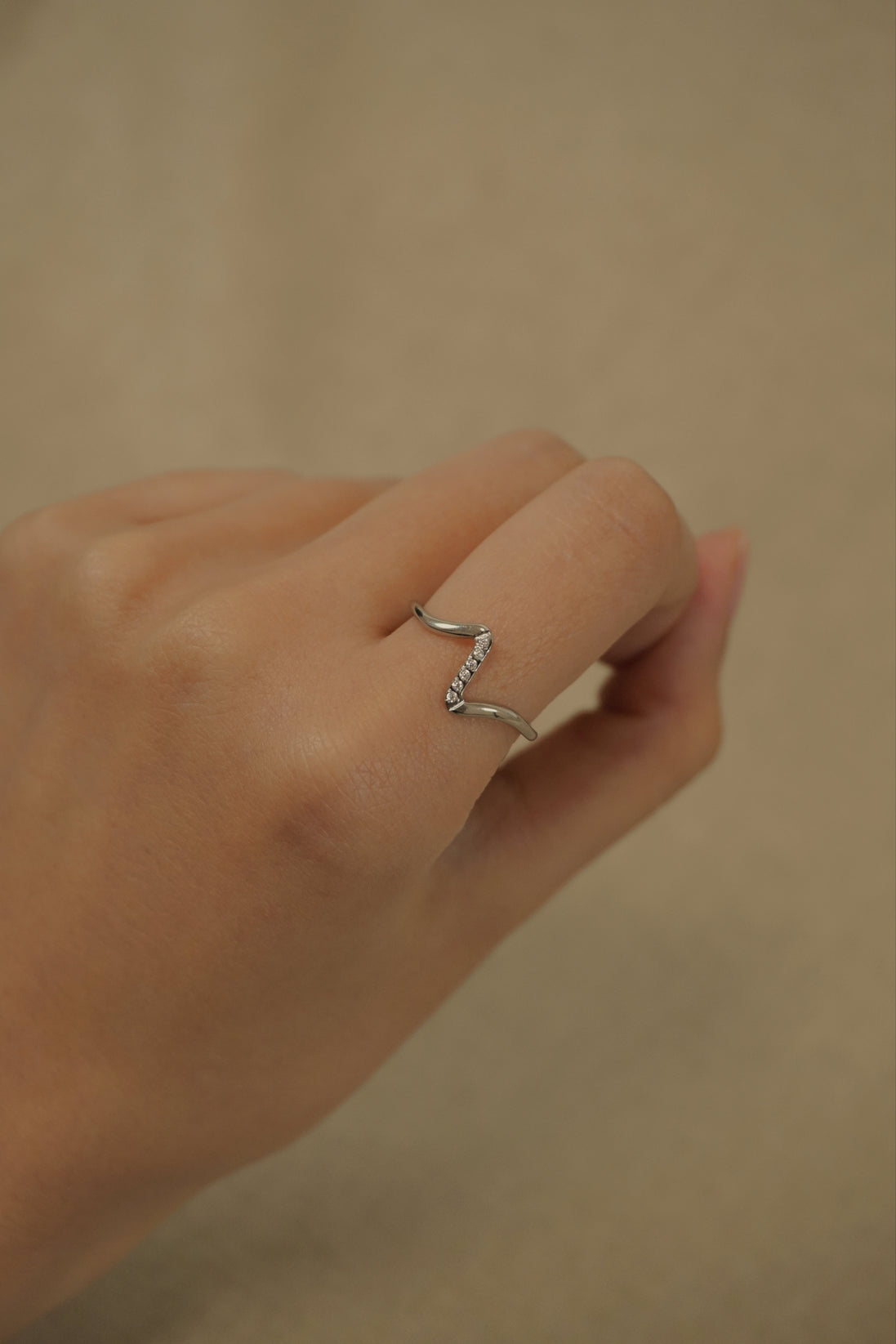 Vivid Curve Ring