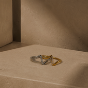 Vivid Curve Ring