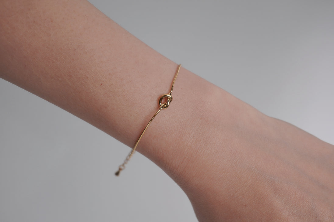 Knot Symbol Bracelet