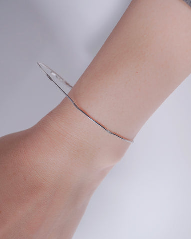 Petite Magic Line Bracelet