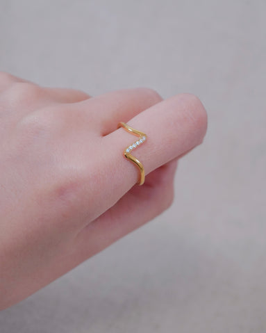 Vivid Curve Ring