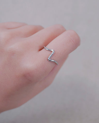 Vivid Curve Ring