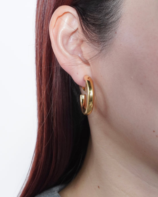 Heavy Glow Curve Earring