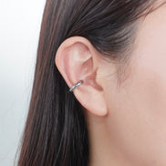 Tiny Hug Ear Cuff