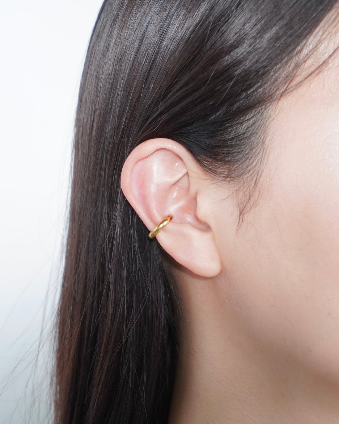Tiny Hug Ear Cuff